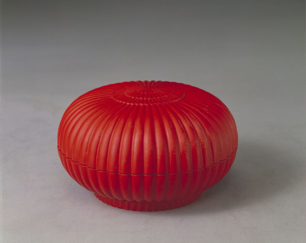 图片[1]-Bodiless vermilion lacquer chrysanthemum petal box-China Archive